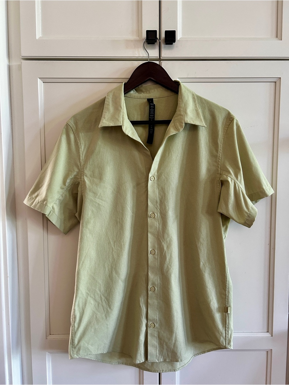 lululemon athletica Light Green Short-Sleeve Button-Down Shirt
